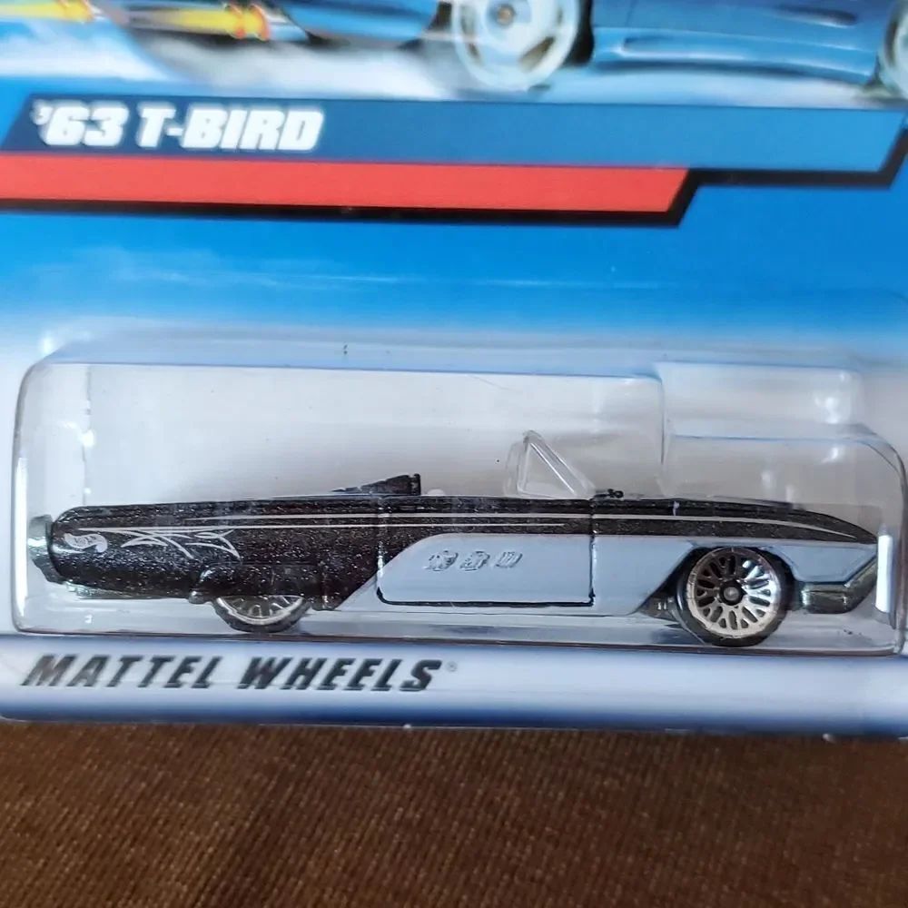 Hot Wheels 1963 T-Bird Car 27097. NIP
